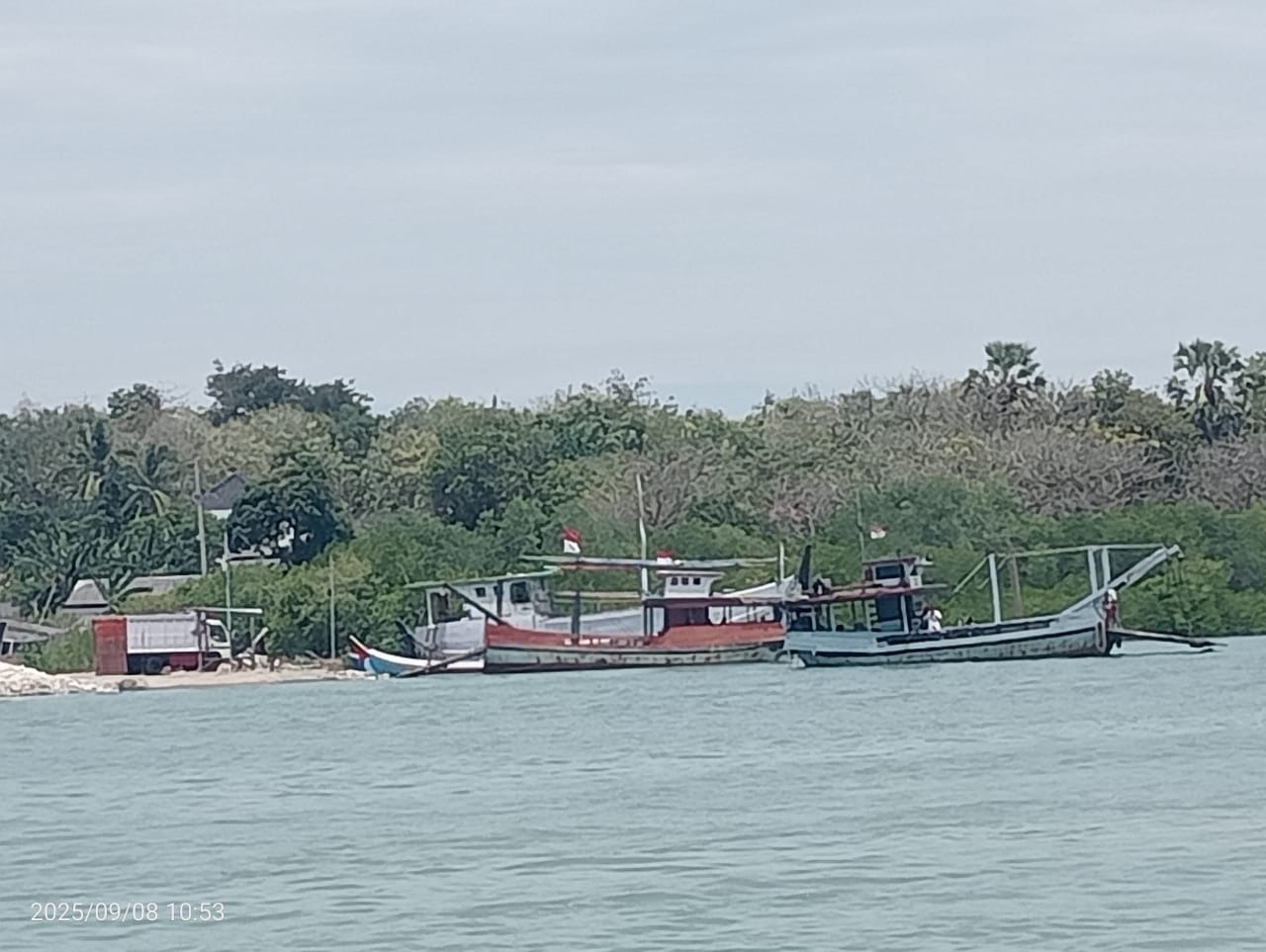 Tiga Kapal Tongkang Saling Cekcok di Kalianget dan Gersik Putih, Jadwal Penyeberangan Ricuh