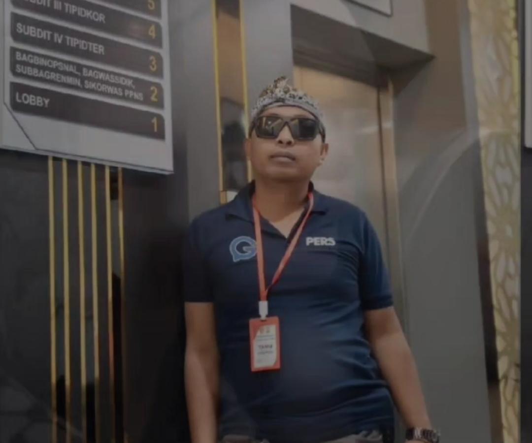 MERASA PALING SENIOR, MENGGUNCANG LADANG YANG SEDANG TUMBUH