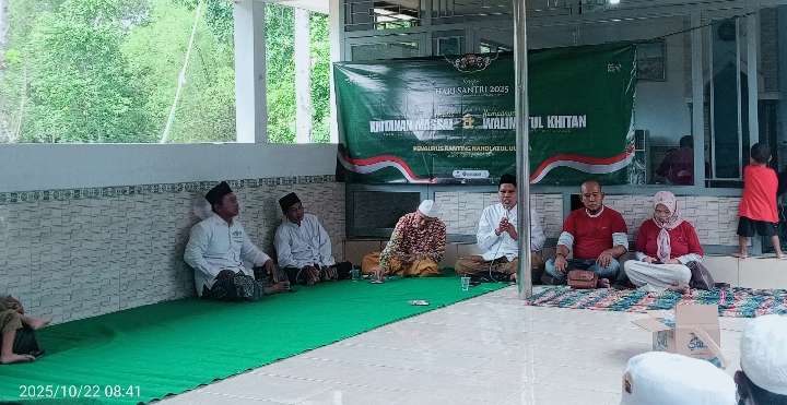 Semarak Hari Santri, NU Lenteng Barat Gelar Sunat Massal untuk 51 Anak