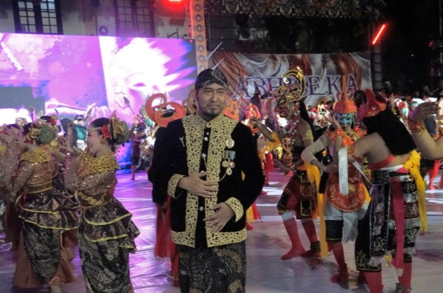 Ribuan Warga Meriahkan Prosesi Arya Wiraraja, Bupati Fauzi Ajak Lestarikan Budaya