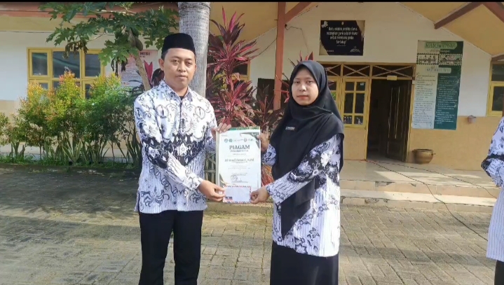 Upacara HGN di SDI Al-Fahmiyah, Kepala Sekolah Nobatkan Guru Teladan