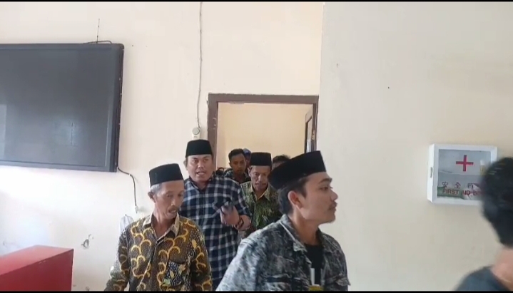 Audiensi Memanas: Keluarga Korban Walk Out, Geram Kadinkes Mangkir dan Desak Kapus Dicopot