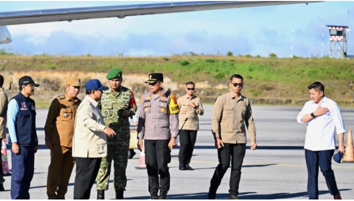 Presiden Prabowo Tinjau Lokasi Banjir di Tapanuli Tengah, Tegaskan Penanganan Harus Cepat dan Tepat