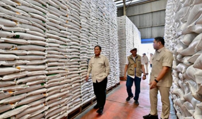 Prabowo Sidak Gudang Bulog di Magelang, Pastikan Stok Beras Aman dan Distribusi Tepat Sasaran