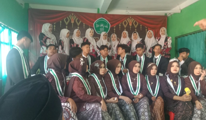 SMA NU Sumenep Lepas Siswa Kelas XII, Kepala Sekolah Titip Tiga Pesan Penting untuk Masa Depan Lulusan