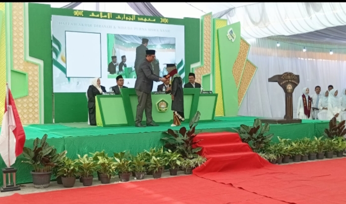 Haflah Akhir Dirasah XXXII An-Nawari Sumenep, 73 Santri Diwisuda Termasuk 5 Hafidz Al-Qur'an